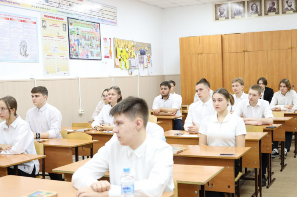 Духовность, Отечество, природа стали темами итоговых сочинений для 11-классников региона