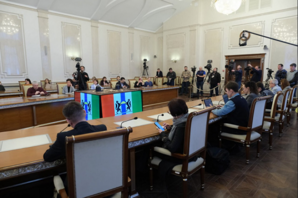 Губернатор Андрей Травников подвёл итоги развития области в 2023 году на пресс-конференции