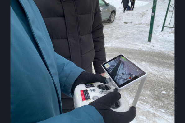 Квадрокоптеры вылетели на проверку уборки новосибирских кровель от наледи и сосулек