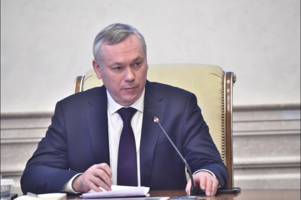 Губернатор Андрей Травников поручил проработать расширение полномочий и ответственности глав районов Новосибирска в части управления ЖКХ