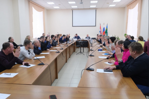 Первый замгубернатора Юрий Петухов поздравил Светлану Кудрявцеву с переизбранием на должность главы Чулымского района