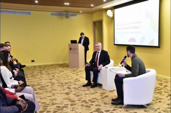 Андрей Травников представил возможности Новосибирской области участникам Всемирного фестиваля молодёжи