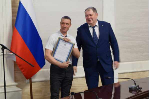 Работников ЖКХ наградили в Правительстве региона в честь профессионального праздника