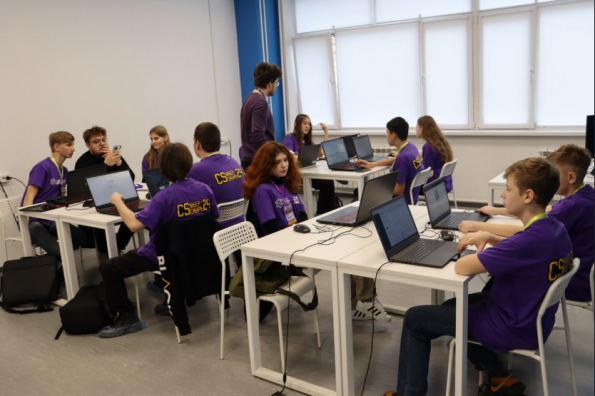 30 школьных команд из 6 регионов России встретились на хакатоне «Кибер Сибирь 2024» в Новосибирской области