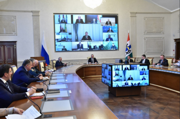 Губернатор Андрей Травников поручил провести мероприятия, посвященные Дню Победы, масштабно, организованно и безопасно