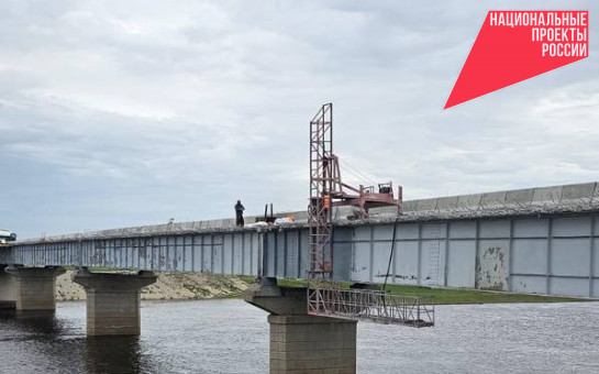 В Усть-Таркском районе завершился первый этап работ по ремонту моста через реку Омь по нацпроекту