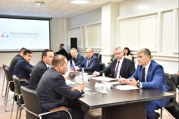 Андрей Травников представил узбекистанской делегации промышленный потенциал новосибирских предприятий