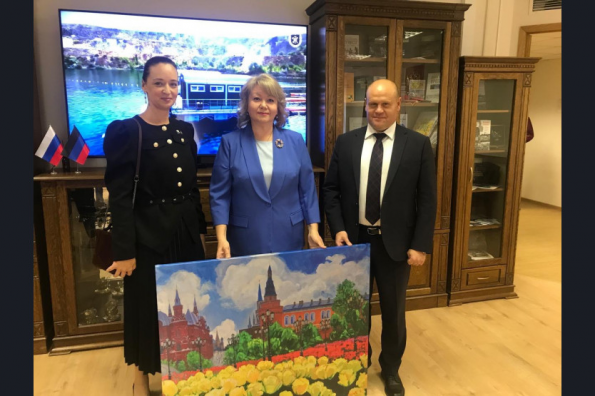 Замгубернатора Новосибирской области Евгений Прохоренко в день воссоединения Донбасса и Новороссии с Россией посетил представительство ДНР в Москве