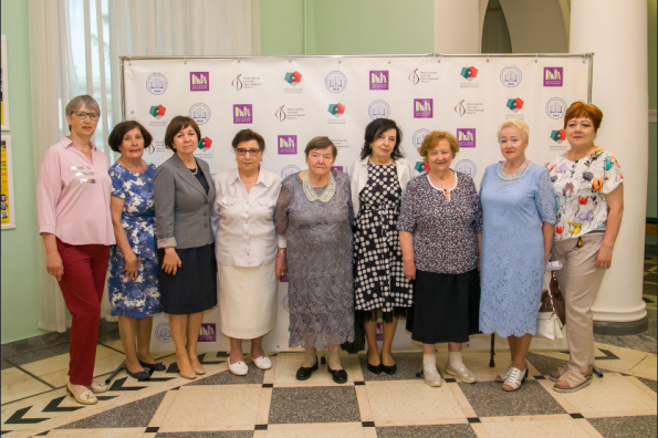 «Книголёт» и «Яблочные полки»: библиотекарей региона наградили за яркие проекты