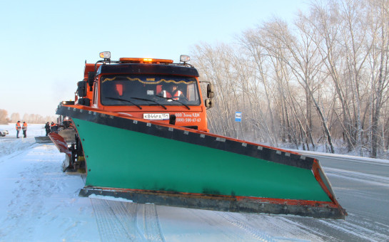 Более 600 единиц техники вышли на трассы регионального значения для борьбы со снегопадом