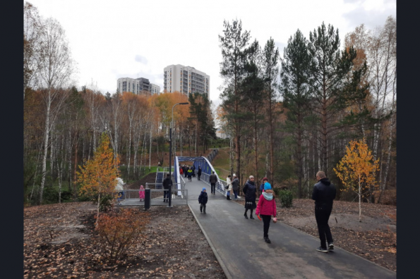 В Кольцово из заброшенного оврага по нацпроекту сделали современное общественное пространство 