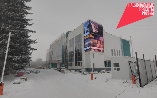 Будет работать при температуре до -55: новый медиафасад установили на здании бассейна СКА в Новосибирске